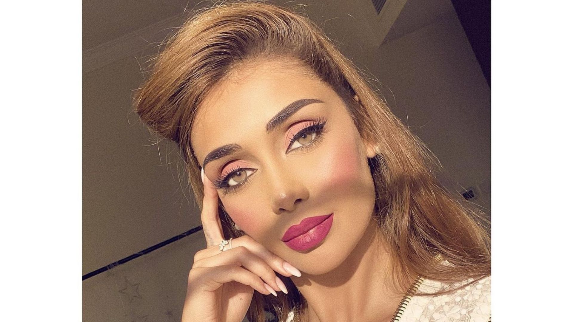 الناز گلرخ دوره آرایشگری