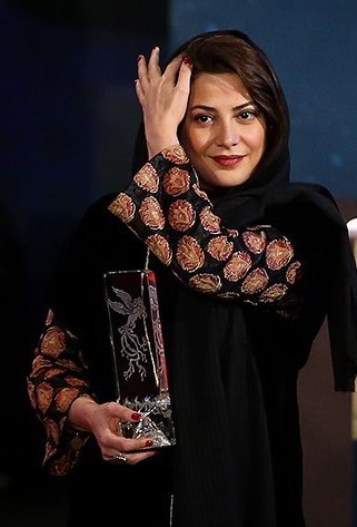 طناز طباطبایی در شنای پروانه