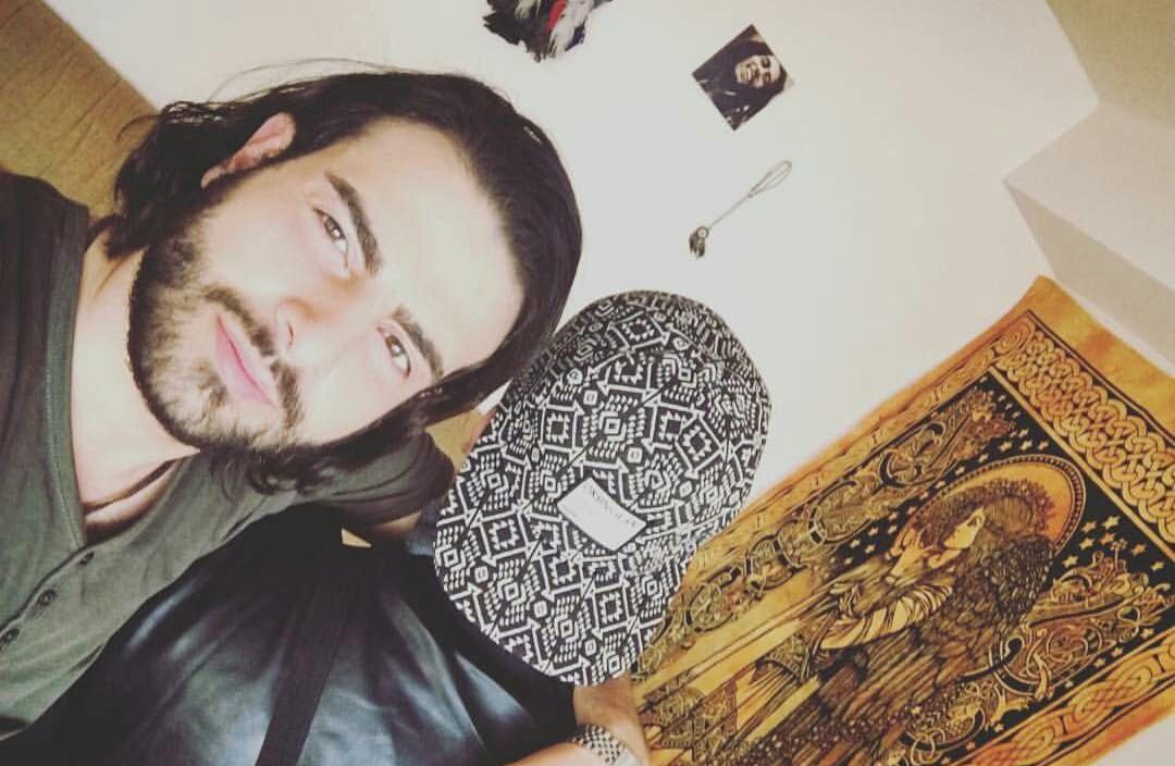 صادق واحدی مهاجرت