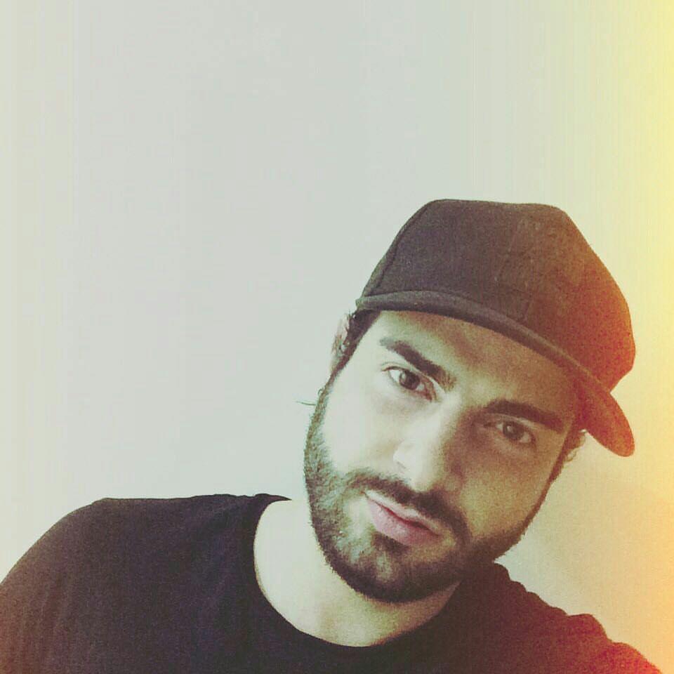عکس صادق واحدی برای کامپیوتر