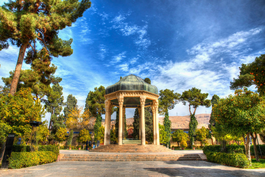 عکس آرامگاه حافظ شیرازی