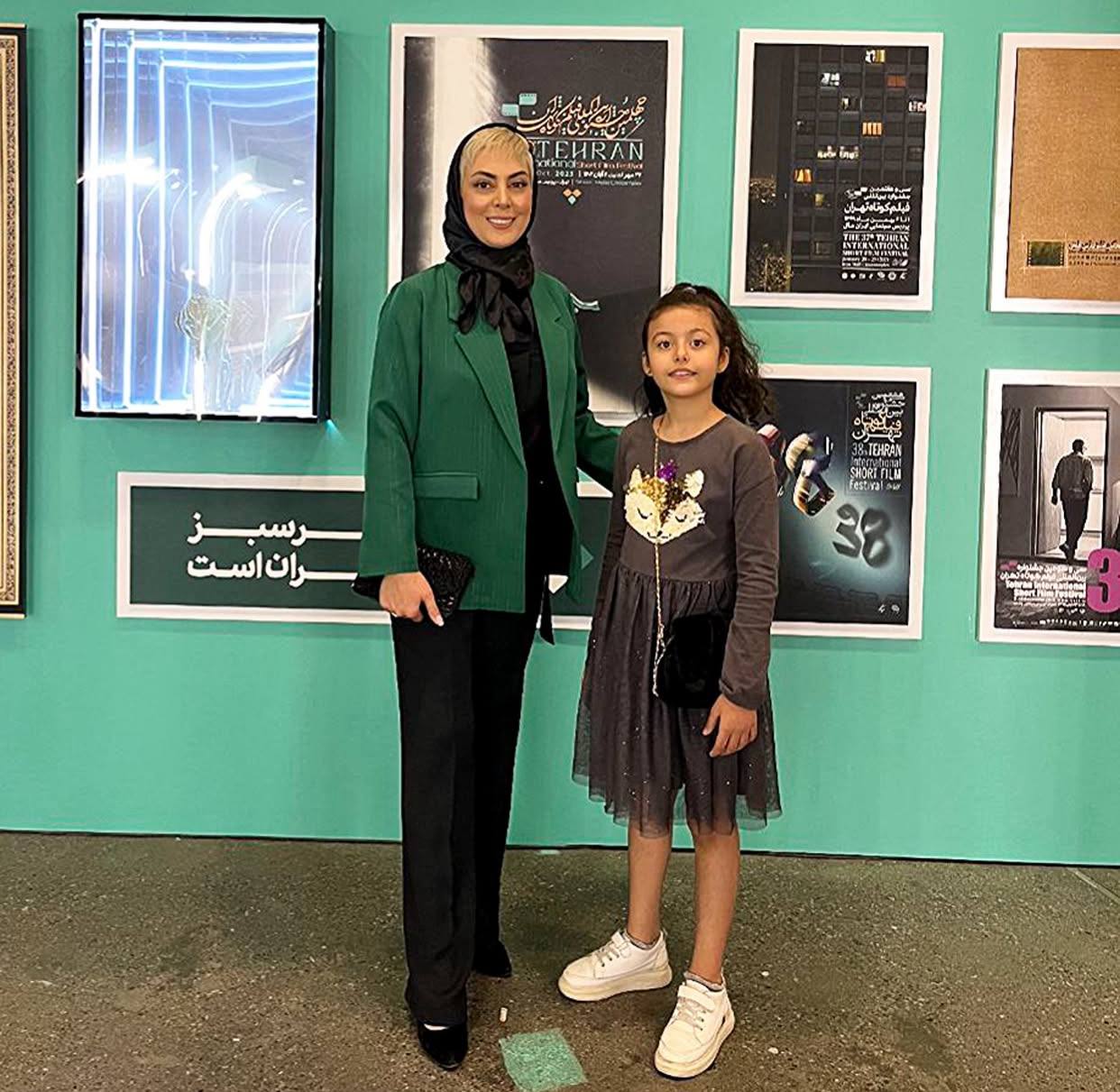 عکس نیلوفر شهیدی و ذخترش