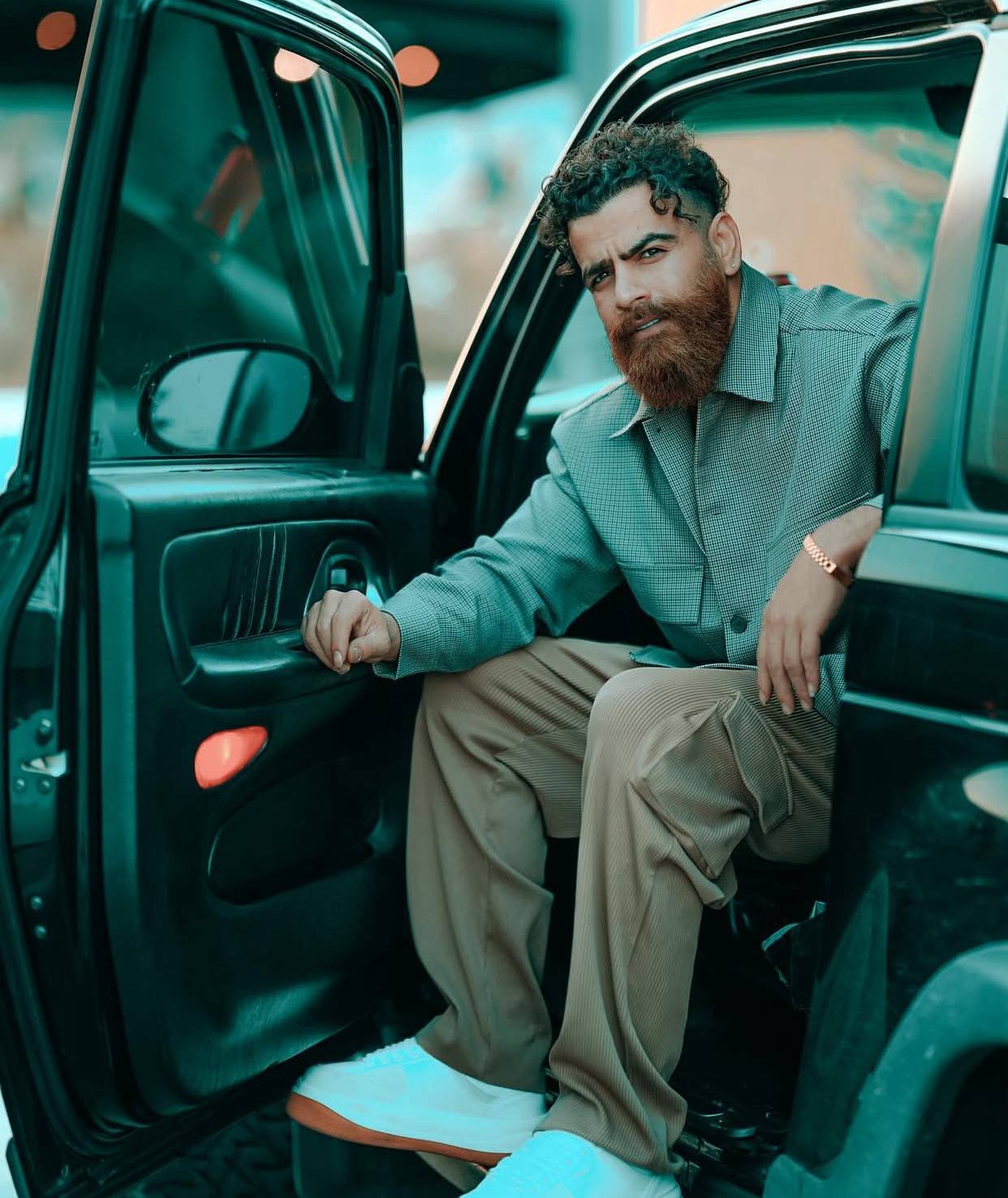 عکس معین زندی ماشین