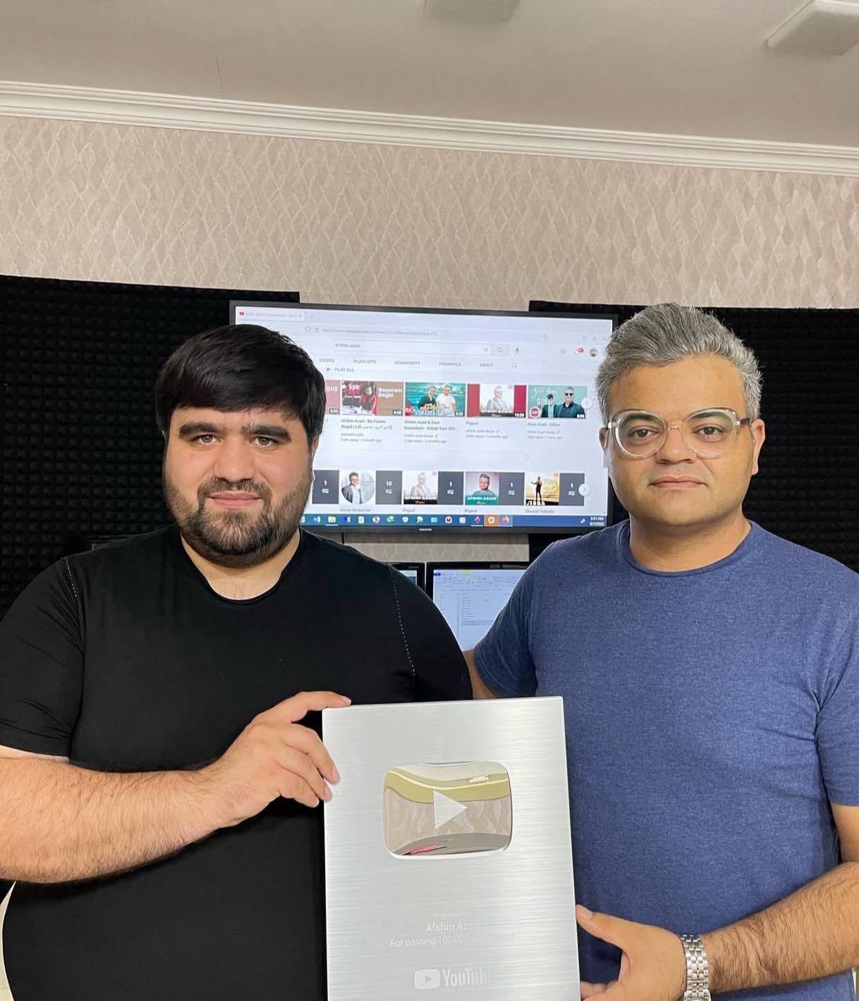 افشین آذری عکس جایزه یوتیوب